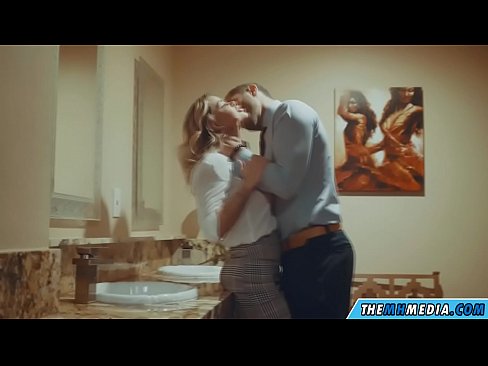 ❤️ Nalika pirang busty seduces anjeun dina restroom umum ❤❌ Poro anal dina su.risegame.top ❌️